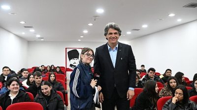 Kartepe Belediye Başkanı Av. M. Mustafa Kocaman, ilçedeki gençlerle bir