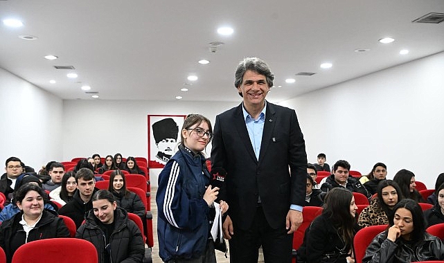 Kartepe Belediye Başkanı Av. M. Mustafa Kocaman, ilçedeki gençlerle bir