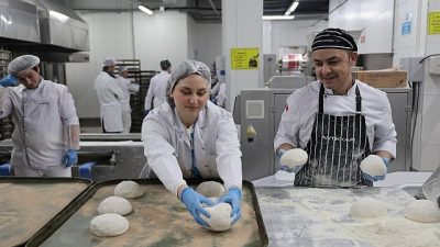 Kocaeli Büyükşehir Belediyesi öncülüğünde yürütülen “İyilik Kılavuzu Projesi” kapsamında sahaya