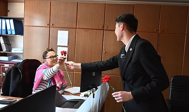 Kemer Belediyesi Gençlik Meclisi Başkanı Mehmet Yalın Erdal ve yönetim