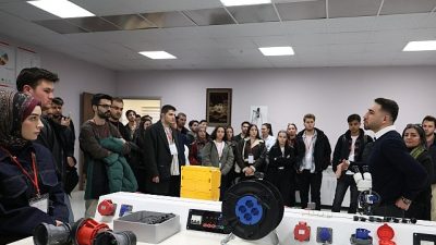 Osmangazi Belediyesi, gençleri girişimcilik ekosistemiyle buluşturmak amacıyla düzenlediği ‘Girişimci Kafası’