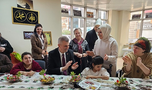 Gölcük Belediyesi kültür sanat etkinlikleri kapsamında düzenlenen “Terararyum Atölyesi”, engelli