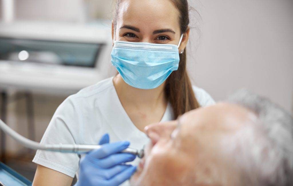 Hekim Birliği Sendikası, diş hekimlerinin 'hastane ortalamasından ek ödeme' hakkı