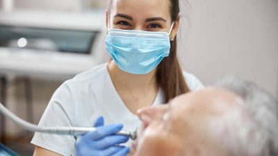 Hekim Birliği Sendikası, diş hekimlerinin 'hastane ortalamasından ek ödeme' hakkı