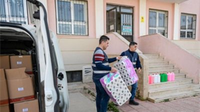 İzmir Büyükşehir Belediyesi, öğrencilerin hijyenik ortamda eğitim görmesi amacıyla ilkokul