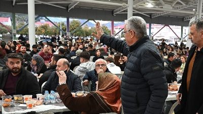 Kemer Belediye Başkanı Necati Topaloğlu ev sahipliğinde düzenlenen iftar programları,