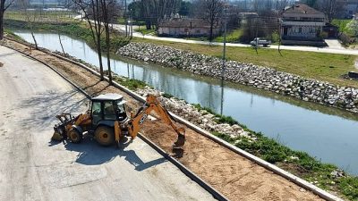 İnegöl Belediyesi, Kulaca Mahallesi’nde Koca Çayı çevresinde başlattığı peyzaj düzenleme