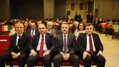 İstanbul Bayrampaşa’da İstiklal Marşı’nın kabulünün 105. yılı dolayısıyla düzenlenen programda