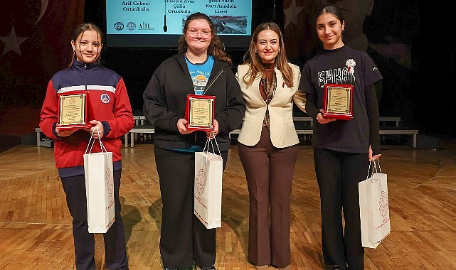 Antalya Büyükşehir Belediyesi Başkan Vekili Büşra Özdemir, İstiklal Marşı’nın kabulünün