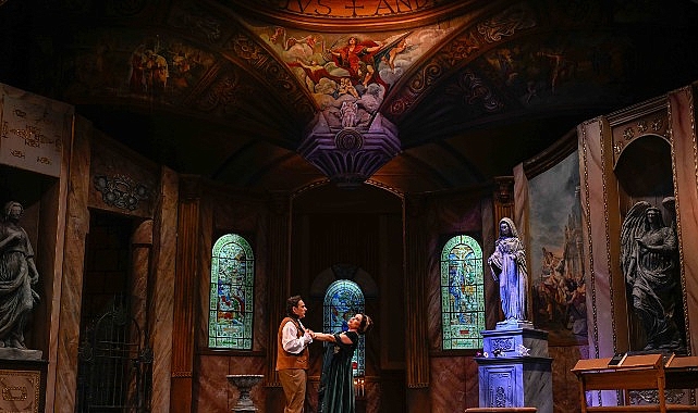 İzmir Devlet Opera ve Balesi (İZDOB), dünya opera repertuvarının öne