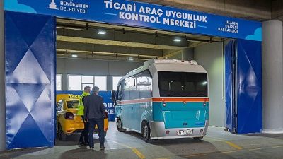 İzmir Büyükşehir Belediyesi, Gaziemir’de kurduğu Ticari Araç Uygunluk Kontrol Merkezi’nde