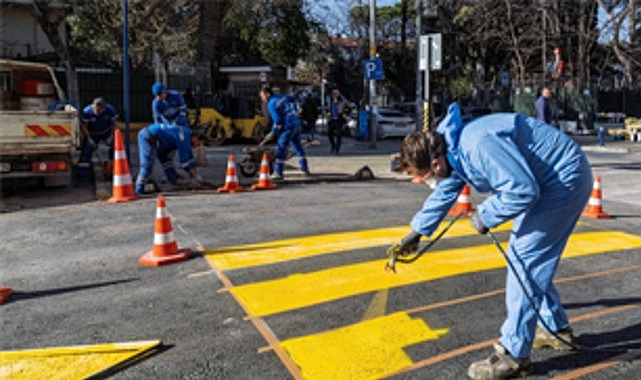 İzmir Büyükşehir Belediyesi, Vasıf Çınar Bulvarı’nda yayaların güvenliğini artırmak için