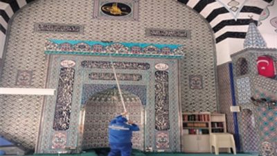 İzmir Büyükşehir Belediyesi, Ramazan Bayramı öncesinde ibadethanelerde yürüttüğü temizlik çalışmalarına