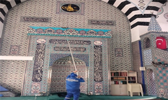 İzmir Büyükşehir Belediyesi, Ramazan Bayramı öncesinde ibadethanelerde yürüttüğü temizlik çalışmalarına