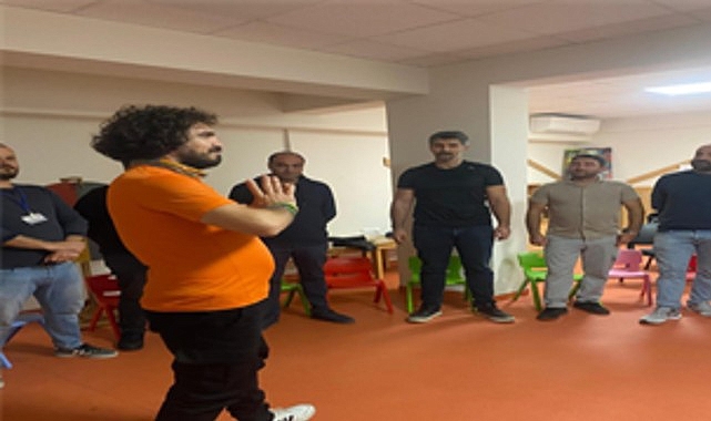 İzmir Büyükşehir Belediyesi, "bilinçli baba, sağlıklı nesil" hedefiyle yürüttüğü Baba