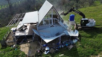 İznik Belediyesi, ilçedeki tarım arazilerinin korunması amacıyla kaçak yapılara yönelik