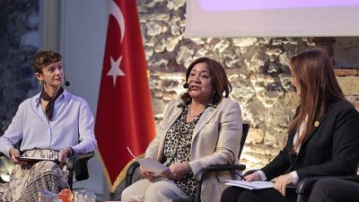 Konak Belediyesi’nin Dünya Kadınlar Günü kapsamında düzenlediği “Kadınlar ve Ekonomik