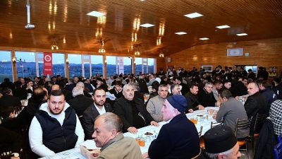 Kahramankazan Belediye Başkanı Selim Çırpanoğlu, İlçe Müftülüğü tarafından düzenlenen iftar