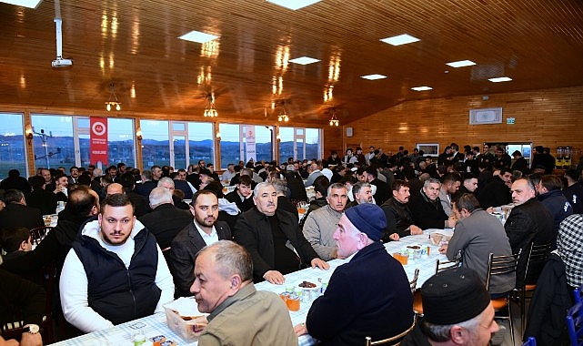 Kahramankazan Belediye Başkanı Selim Çırpanoğlu, İlçe Müftülüğü tarafından düzenlenen iftar