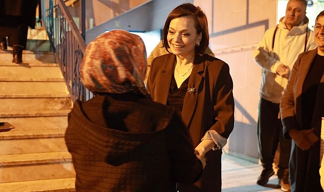 Karabağlar Belediyesi, Ramazan ayı boyunca teravih namazı sonrası vatandaşlara şerbet