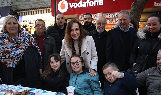 Karşıyaka Belediyesi, Kadir Gecesi’nde Karşıyaka Çarşısı’nda dev bir iftar sofrası