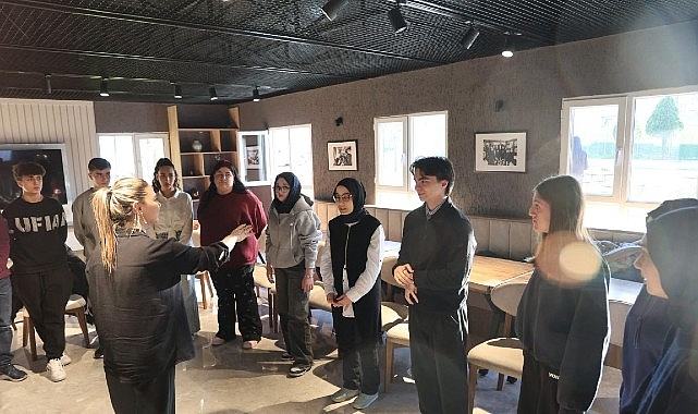 Kartepe Belediyesi bünyesinde faaliyet gösteren Genç Akademi öğrencileri, Derbent Gençlik