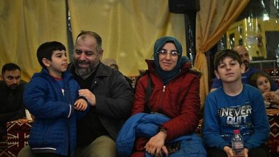 Kartepe Belediyesi’nin Ramazan ayı etkinlikleri kapsamında Kent Meydanı’nda kurulan otağ