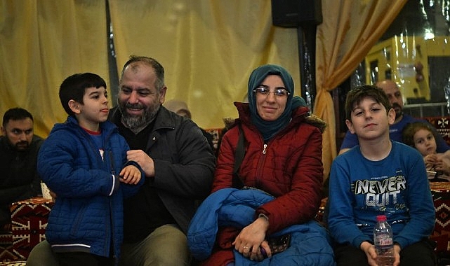 Kartepe Belediyesi’nin Ramazan ayı etkinlikleri kapsamında Kent Meydanı’nda kurulan otağ