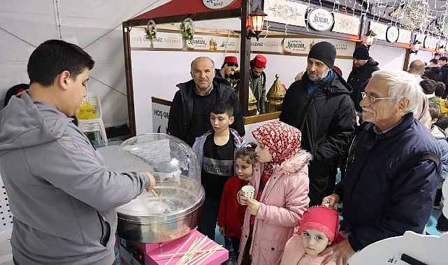 Kartepe Belediyesi’nin Ramazan ayı münasebetiyle düzenlediği geleneksel etkinlikler, Kent Meydanı’nda