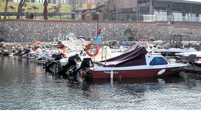 Kocaeli Büyükşehir Belediyesi, Gölcük Değirmendere’de balıkçı ve tekne sahiplerinin teknelerini