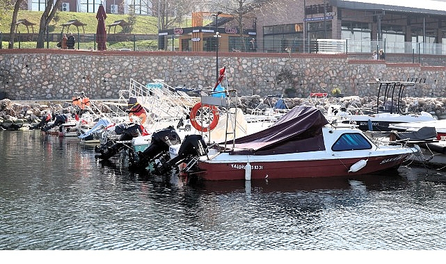 Kocaeli Büyükşehir Belediyesi, Gölcük Değirmendere’de balıkçı ve tekne sahiplerinin teknelerini