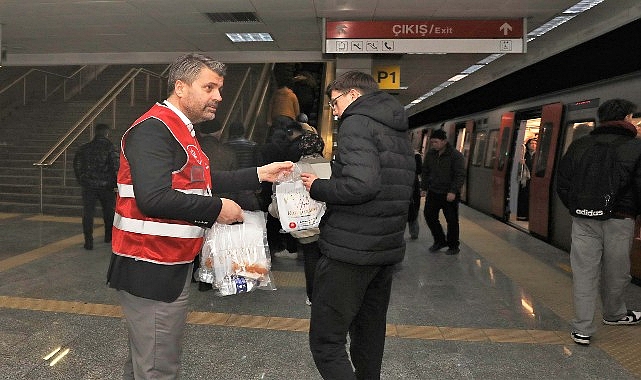 Keçiören Belediyesi, 18 ayrı noktada kurduğu iftar sofraları ve dağıttığı