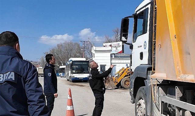 Hafriyat kamyonlarına yönelik denetimlerini sürdüren Keçiören Belediyesi Zabıta Müdürlüğü ekipleri,