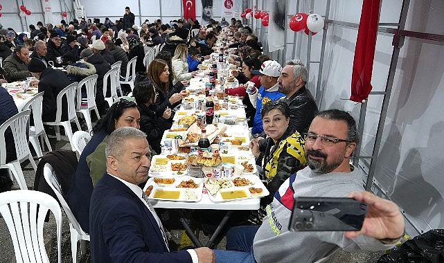İlçenin 18 farklı noktasında kurduğu iftar sofralarıyla ramazan ayında her