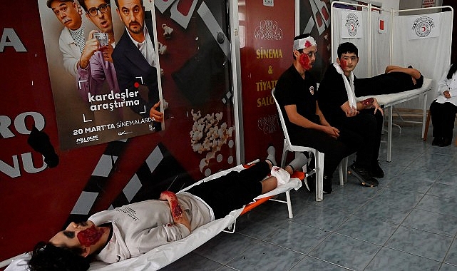 Kemer Belediyesi Kültür Salonu’nda düzenlenen programa, Kemer Kaymakamı Ahmet Solmaz,