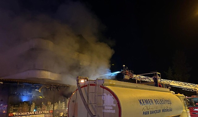 Kemer’de bir iş yerinin depo kısmında çıkan ve bir eve