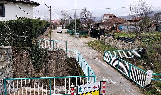 Kocaeli Büyükşehir Belediyesi, kentin dört bir yanında zamanla yıpranan, paslanan