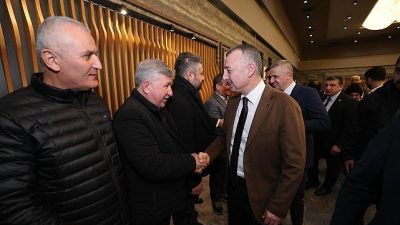 Kocaeli Büyükşehir Belediyesi’nin düzenlediği iftar, il genelindeki tüm muhtarları aynı