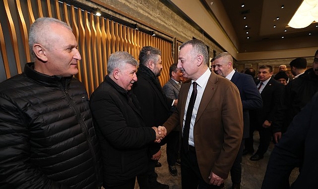 Kocaeli Büyükşehir Belediyesi’nin düzenlediği iftar, il genelindeki tüm muhtarları aynı