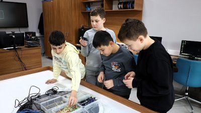 Teknolojiyi tüketen değil, üreten bir nesil yetiştirme hedefiyle çalışmalarını sürdüren