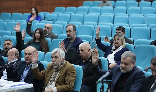 Konak Belediye Meclisi’ni yöneten Başkan Mutlu, meclis üyelerini ve tüm