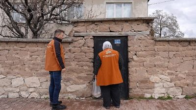 Konya Büyükşehir Belediyesi, Yaşlılara Saygı Haftası kapsamında şehrin farklı noktalarında