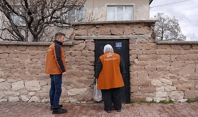 Konya Büyükşehir Belediyesi, Yaşlılara Saygı Haftası kapsamında şehrin farklı noktalarında