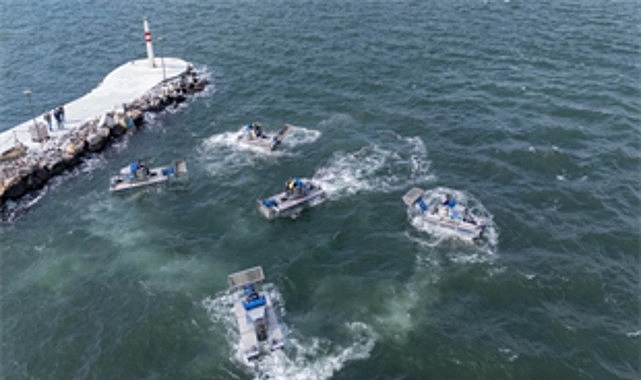 İzmir Büyükşehir Belediyesi, İzmir Körfezi’ndeki temizlik çalışmalarını güçlendirmek için beş