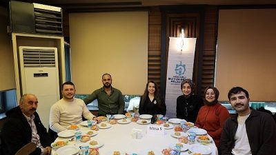 Kocaeli Büyükşehir Belediyesi’ne bağlı kütüphanelerde çalışan personeller, “Personel Motivasyon Yemeği”