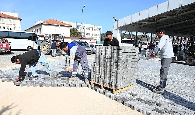 Kemer Belediyesi Fen İşleri Müdürlüğü ekipleri, Kuzdere Mahallesi’nde altyapı çalışmalarını
