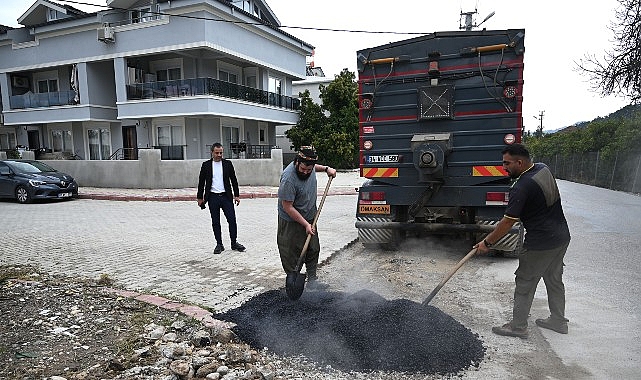 Kemer Belediyesi, Kuzdere Mahallesi’nde bozulan ve tahrip olan yollarda asfalt
