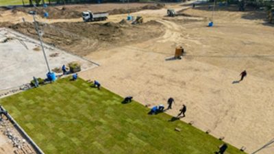 İzmir Büyükşehir Belediyesi, Kültürpark’taki eski lunapark alanında yeşil dönüşüm başlattı.