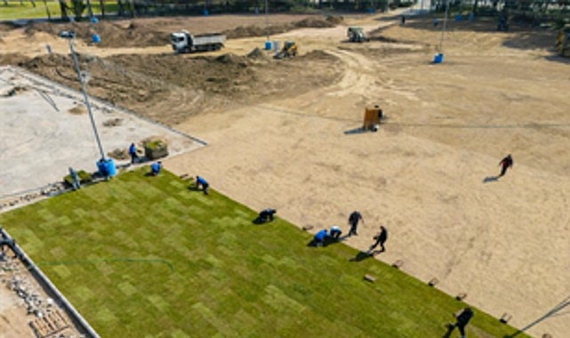 İzmir Büyükşehir Belediyesi, Kültürpark’taki eski lunapark alanında yeşil dönüşüm başlattı.