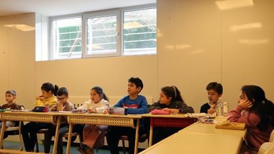 Maltepe Belediyesi’nin düzenlediği dil kurslarına katılan öğrenciler, hem sosyalleşiyor hem